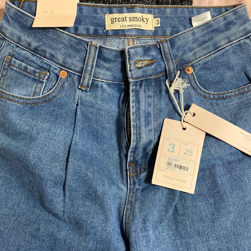 Great smoky high rise wide leg jeans! Size 25in 3us.
